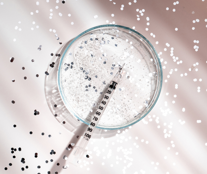 Syringe in petri dish covered in synthetic substances. Natural vs Synthetic ingredients in skincare. Foreign synthetic & unfamiliar substances tend to be rejected by our skin & bodies. We see this rejection play out in the form of irritations, allergic reactions & disease. Comparing the Ingredients, Claims & Packaging of over 160 Facial Oils on the market in Australia. Oasis Black is the Best 100% Organic & All Natural Face Oil made with only Cold Pressed Virgin Carrier Oils & Steam Distilled Essential Oils